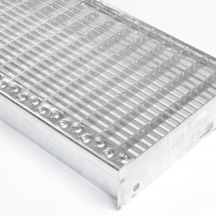 Schodišťové stupně 800x270/30x10